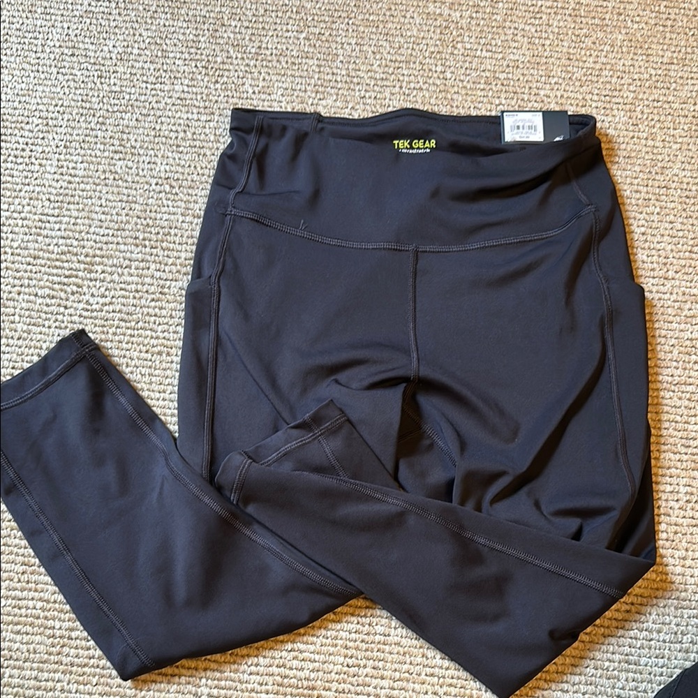 NWT Tek Gear women's black capri high rise ultra stretch Leggings